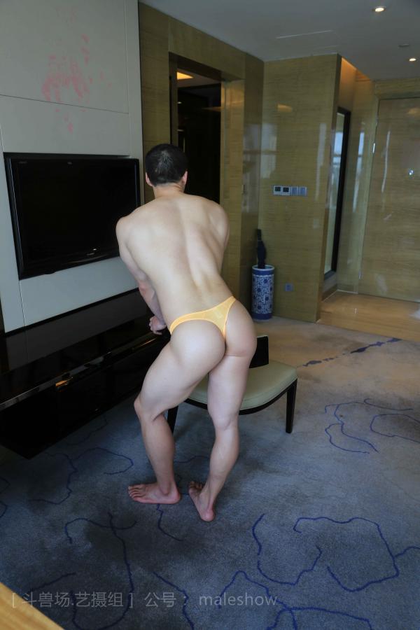 Chinese-maleshow-–--Swimmer-Yong-斗兽场---泳队选手-Yong